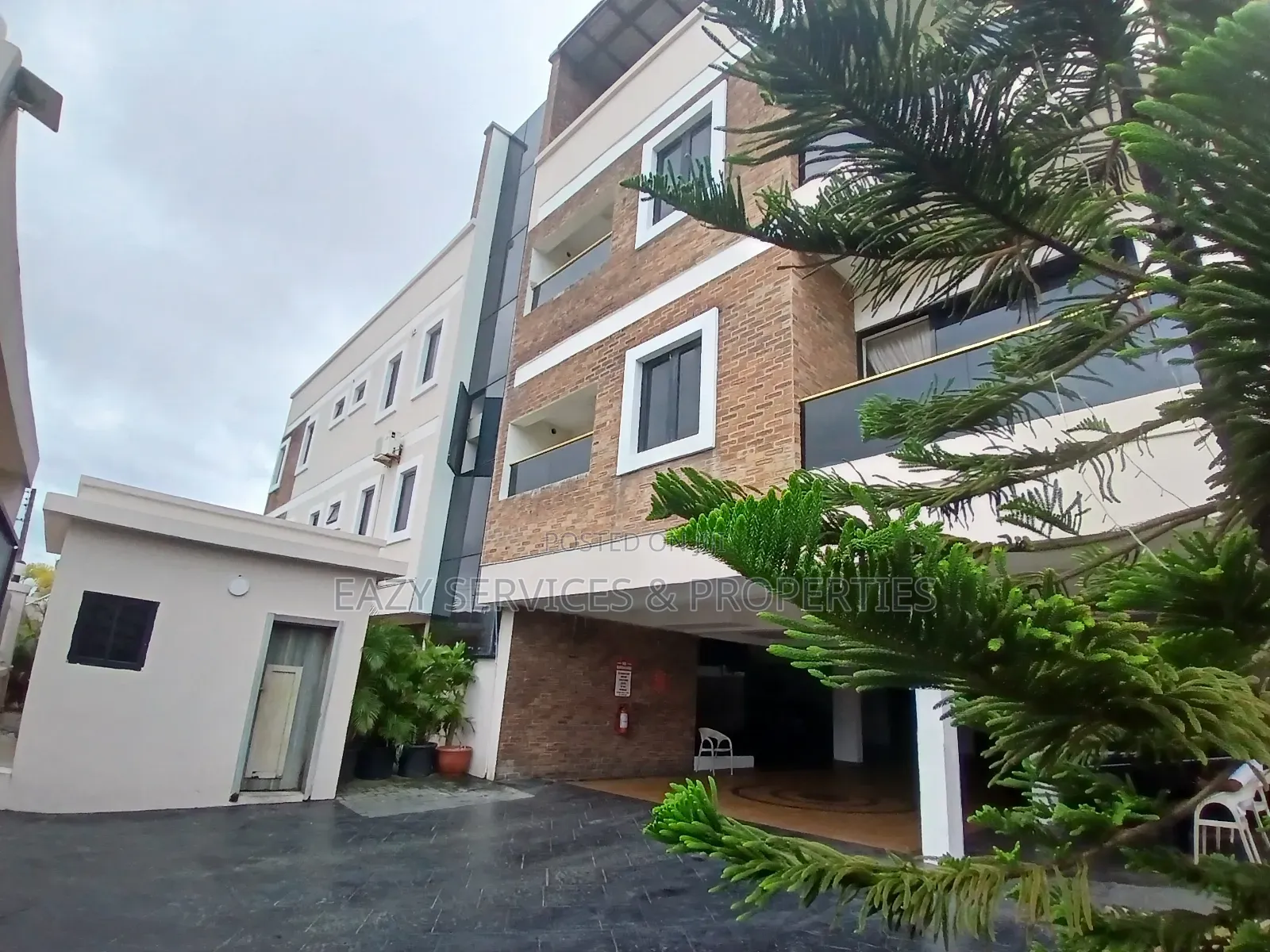 Furnished 2bdrm Block of Flats in Gated And Secured, Lekki Phase 1