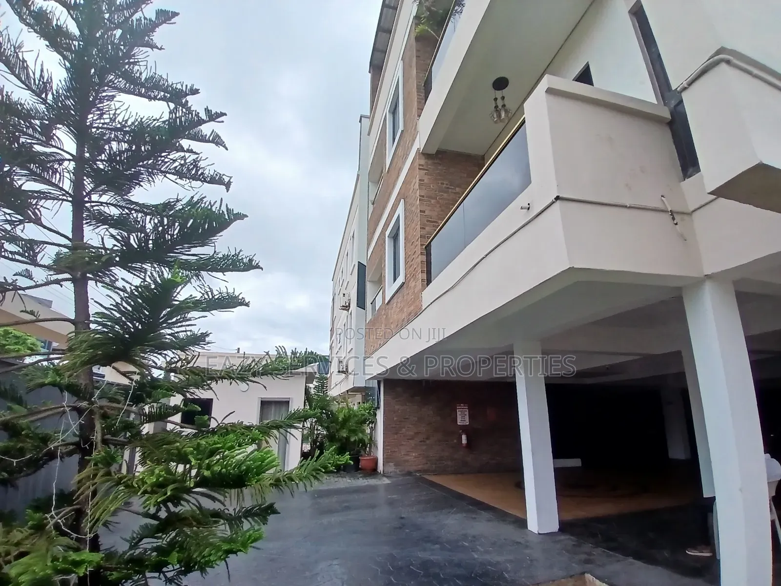 Furnished 2bdrm Block of Flats in Gated And Secured, Lekki Phase 1