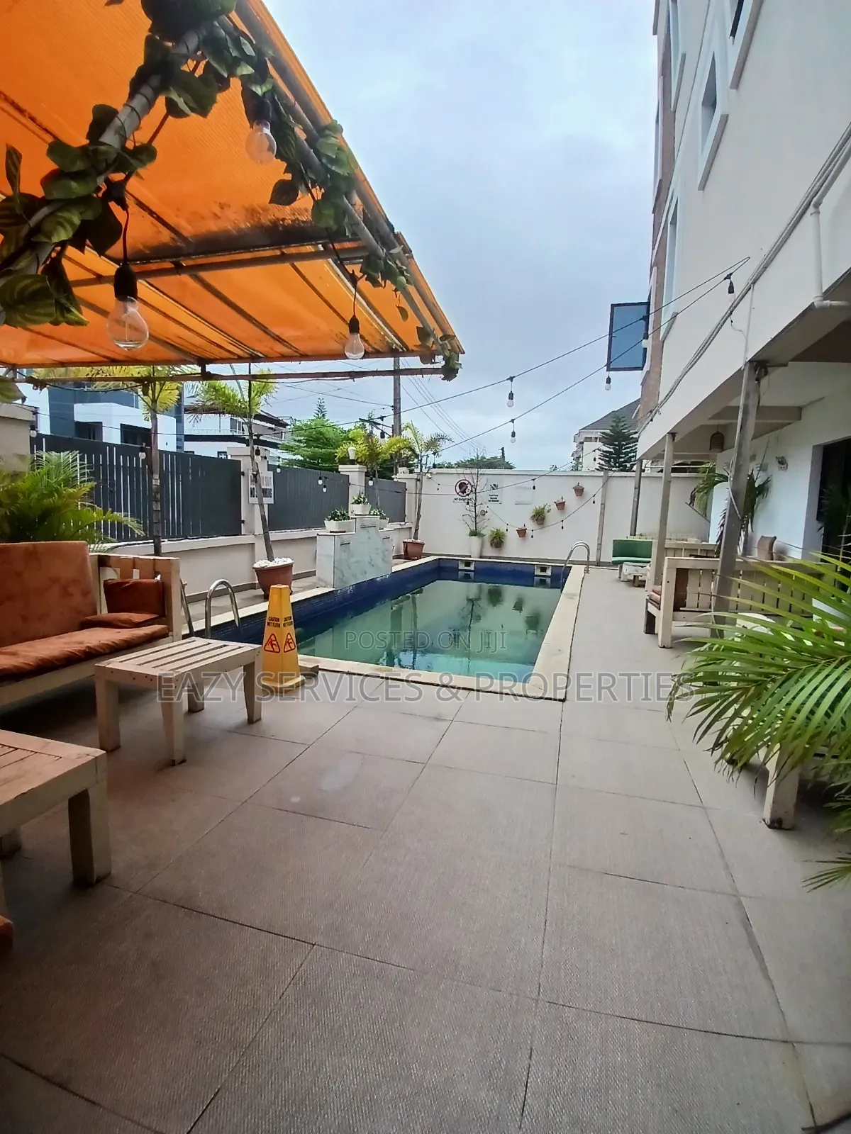 Furnished 2bdrm Block of Flats in Gated And Secured, Lekki Phase 1