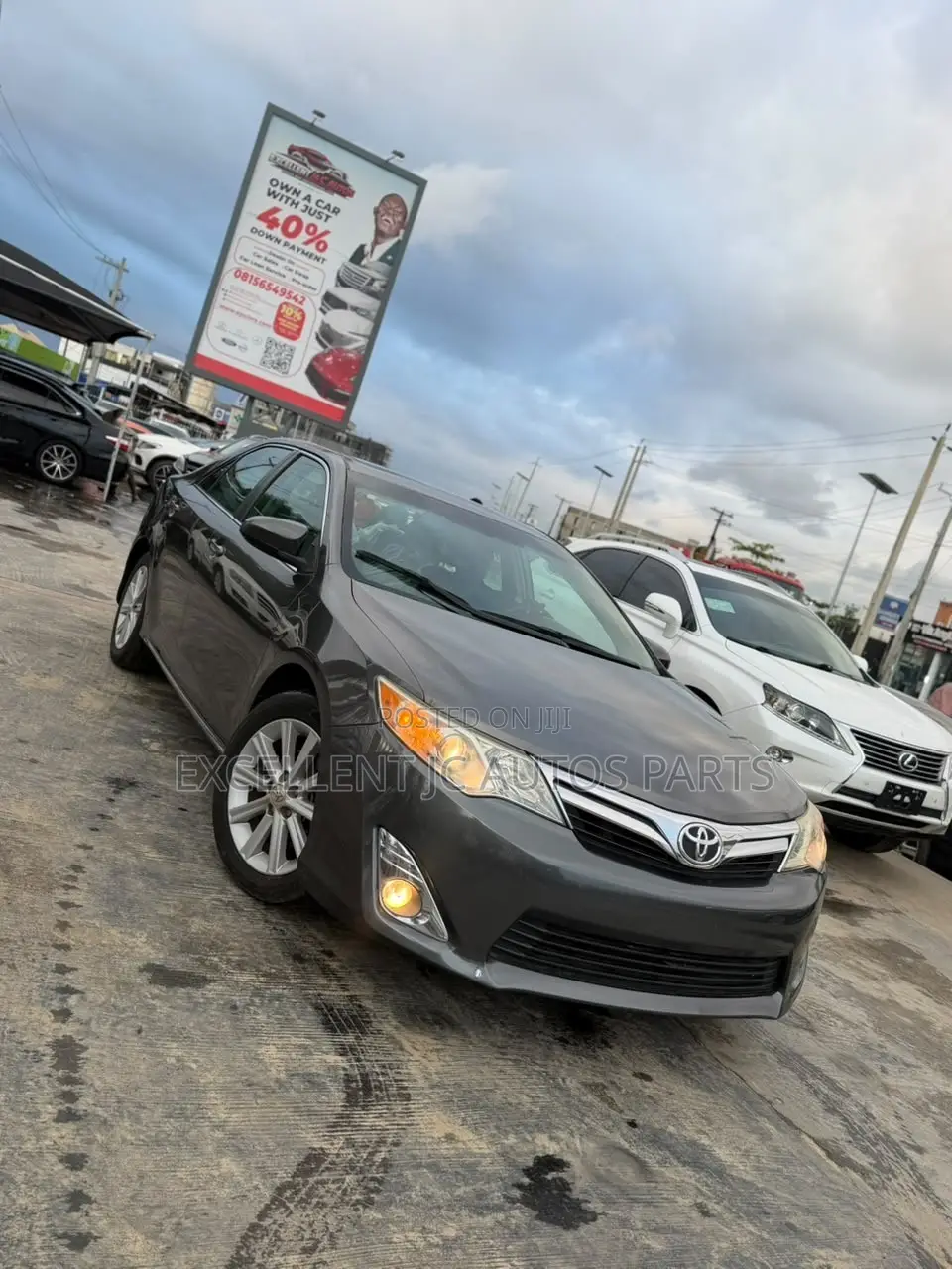 Toyota Camry XLE 4dr Sedan (2.5L 4cyl 6A) 2012 Gray