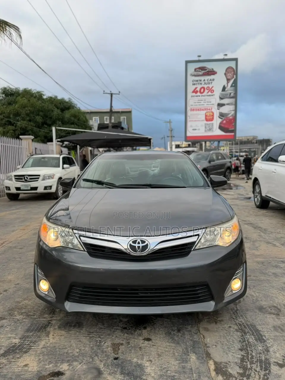 Toyota Camry XLE 4dr Sedan (2.5L 4cyl 6A) 2012 Gray