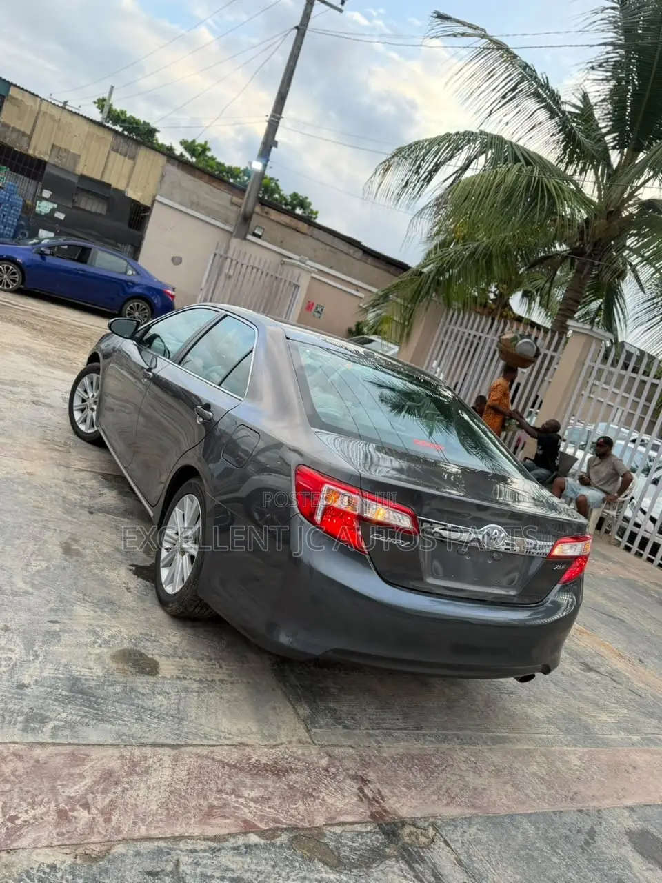 Toyota Camry XLE 4dr Sedan (2.5L 4cyl 6A) 2012 Gray
