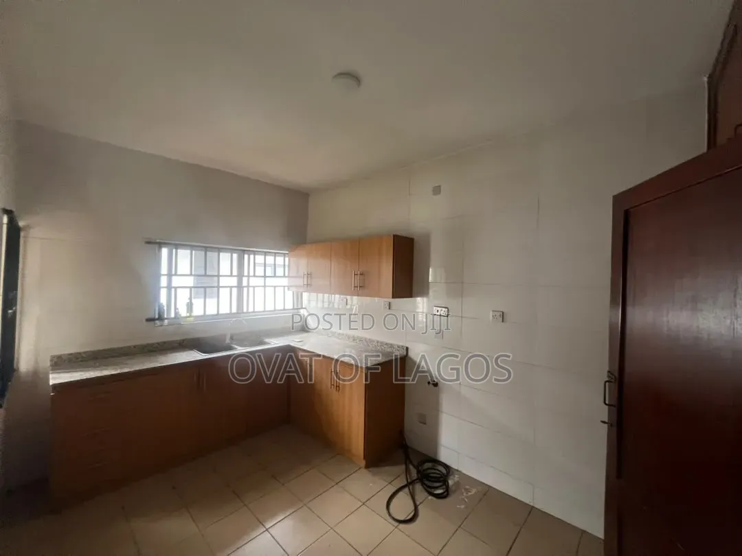3bdrm Duplex in Lekki Phase 1 for rent