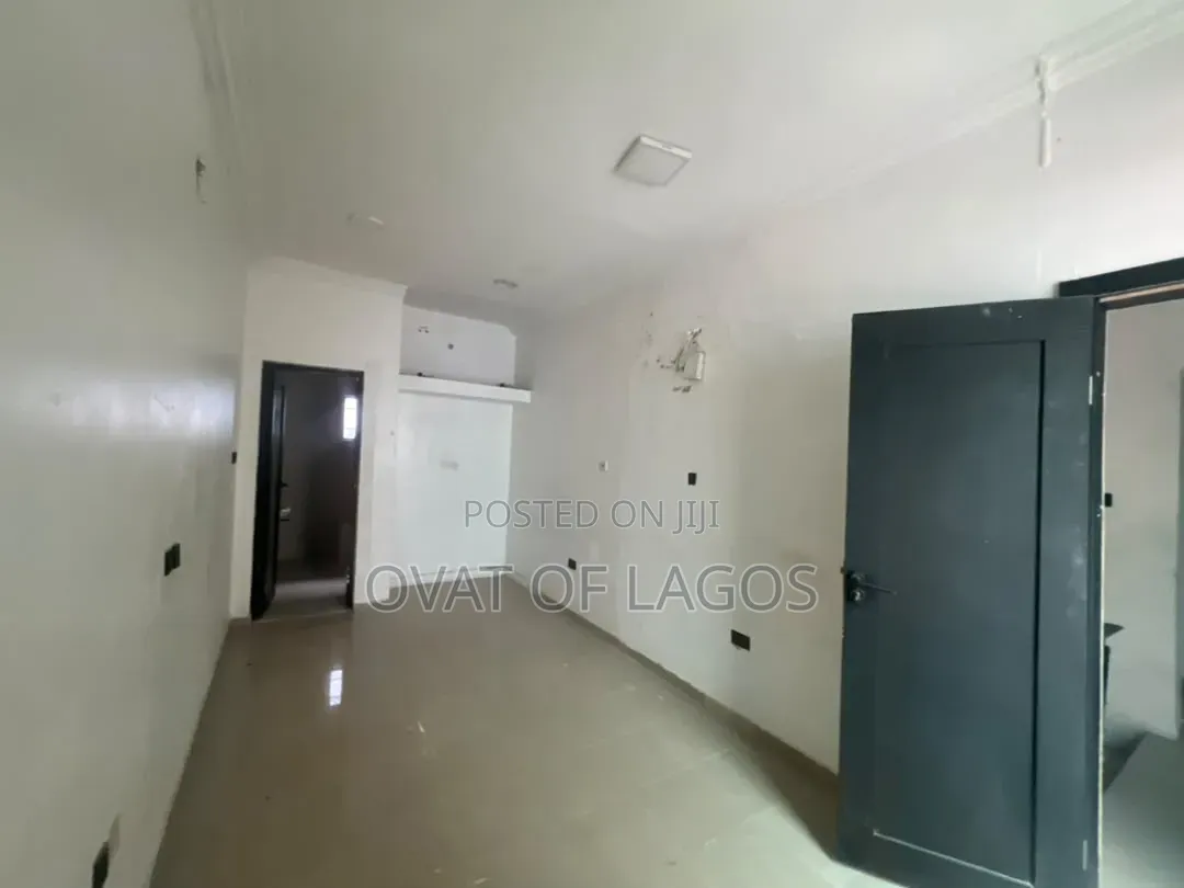 4bdrm Duplex in Lekki Phase 1 for rent