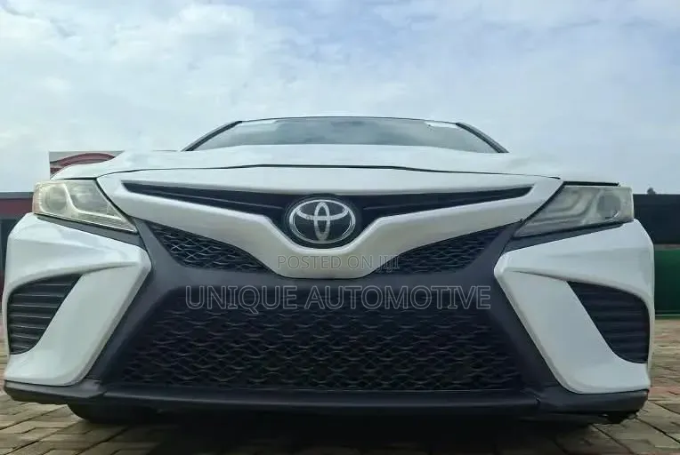 Toyota Camry XSE (2.5L 4cyl 8A) 2019 White