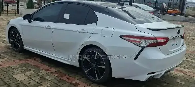 Toyota Camry XSE (2.5L 4cyl 8A) 2019 White