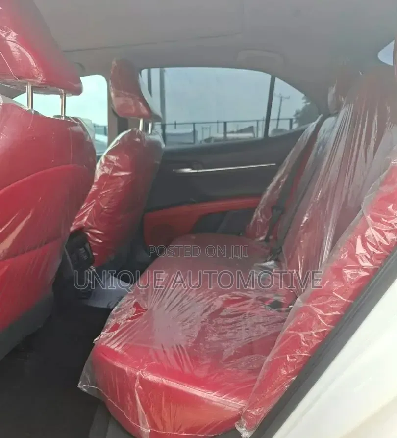 Toyota Camry XSE (2.5L 4cyl 8A) 2019 White