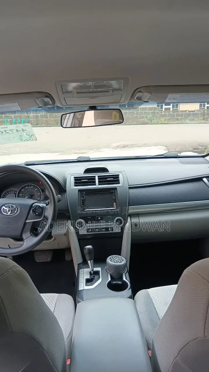 Toyota Camry LE 4dr Sedan (2.5L 4cyl 6A) 2012 White