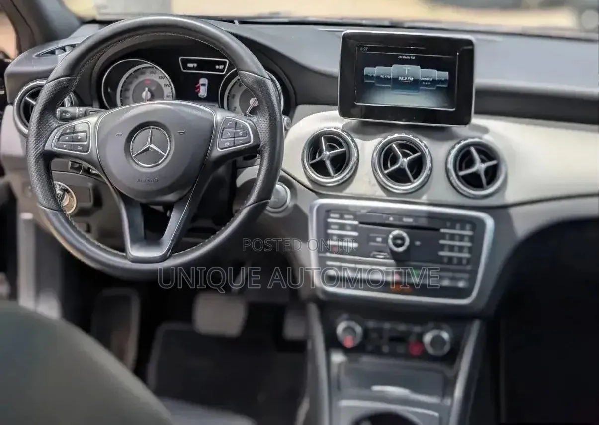 Mercedes-Benz GLA-Class 2016 Black