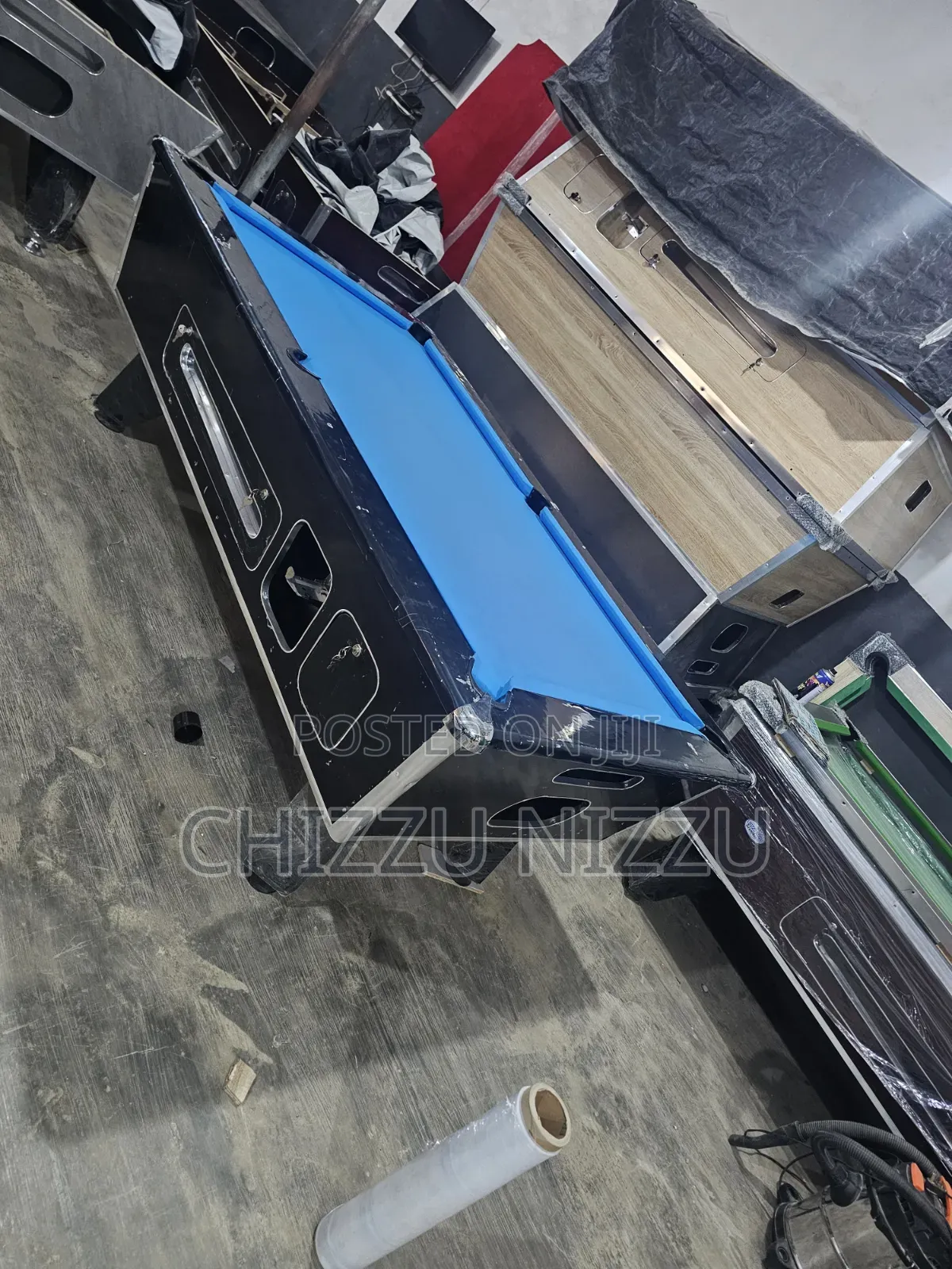Standard Size Marble Coin Operated Snooker Table With Complete Accesso
