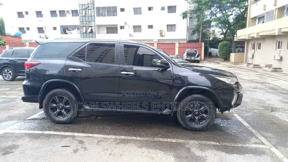 Toyota Fortuner 2018 Black