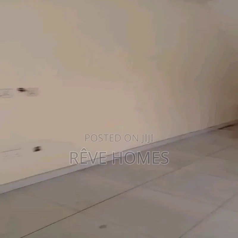 4bdrm Duplex in Medina for rent