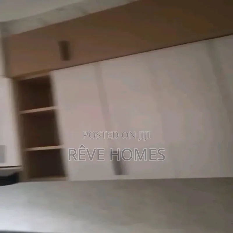 5bdrm Duplex in Millenuim/UPS for rent