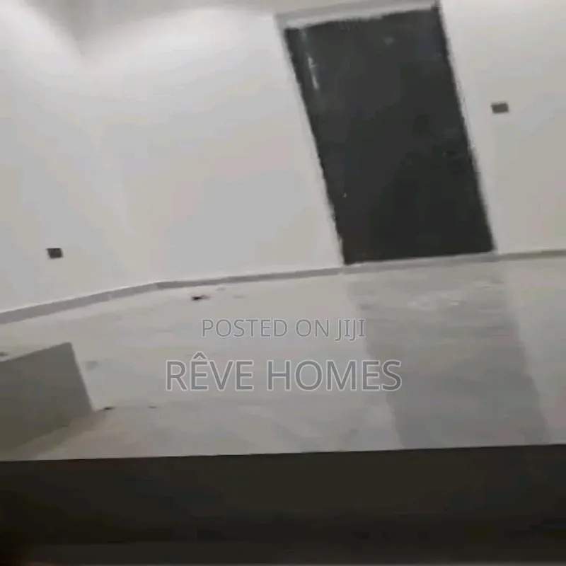 5bdrm Duplex in Millenuim/UPS for rent