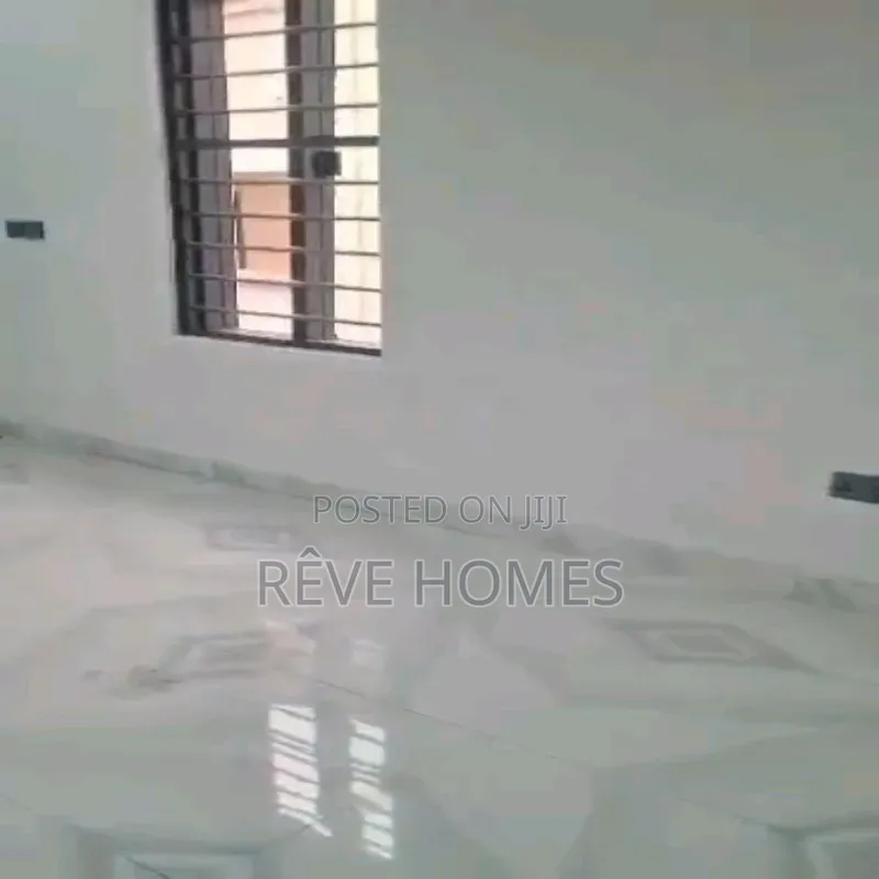 5bdrm Duplex in Millenuim/UPS for rent