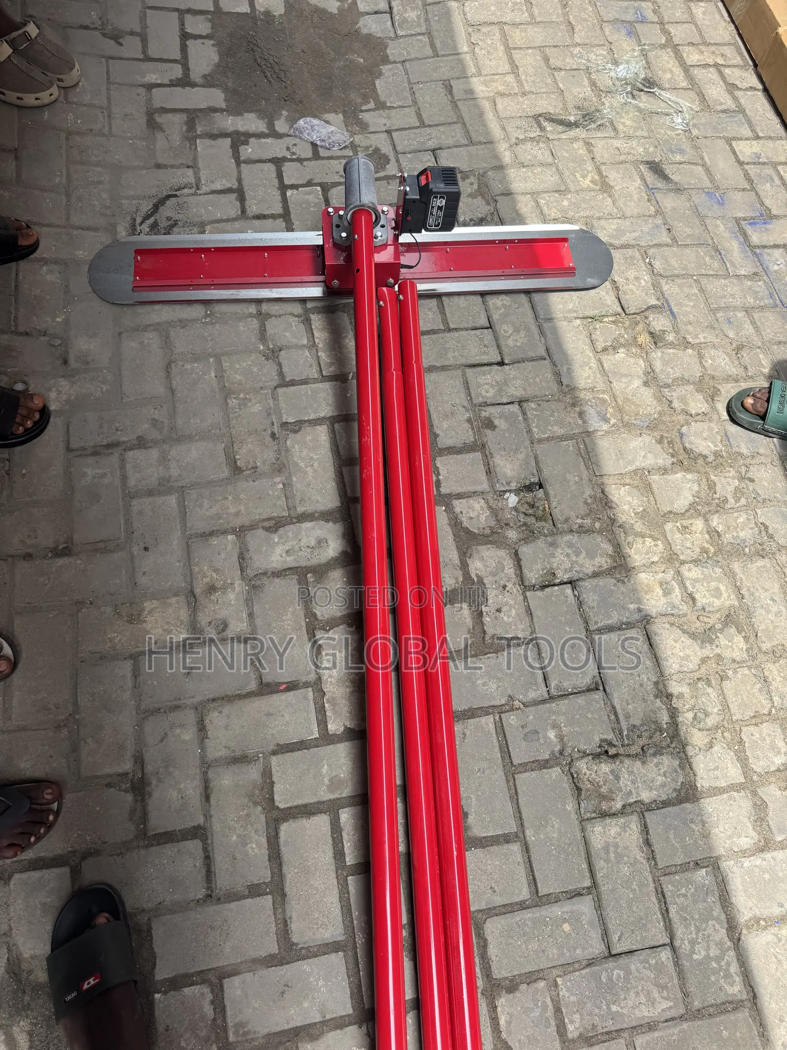 Heavy-Duty Concrete Vibrating Screed – Battery Powered