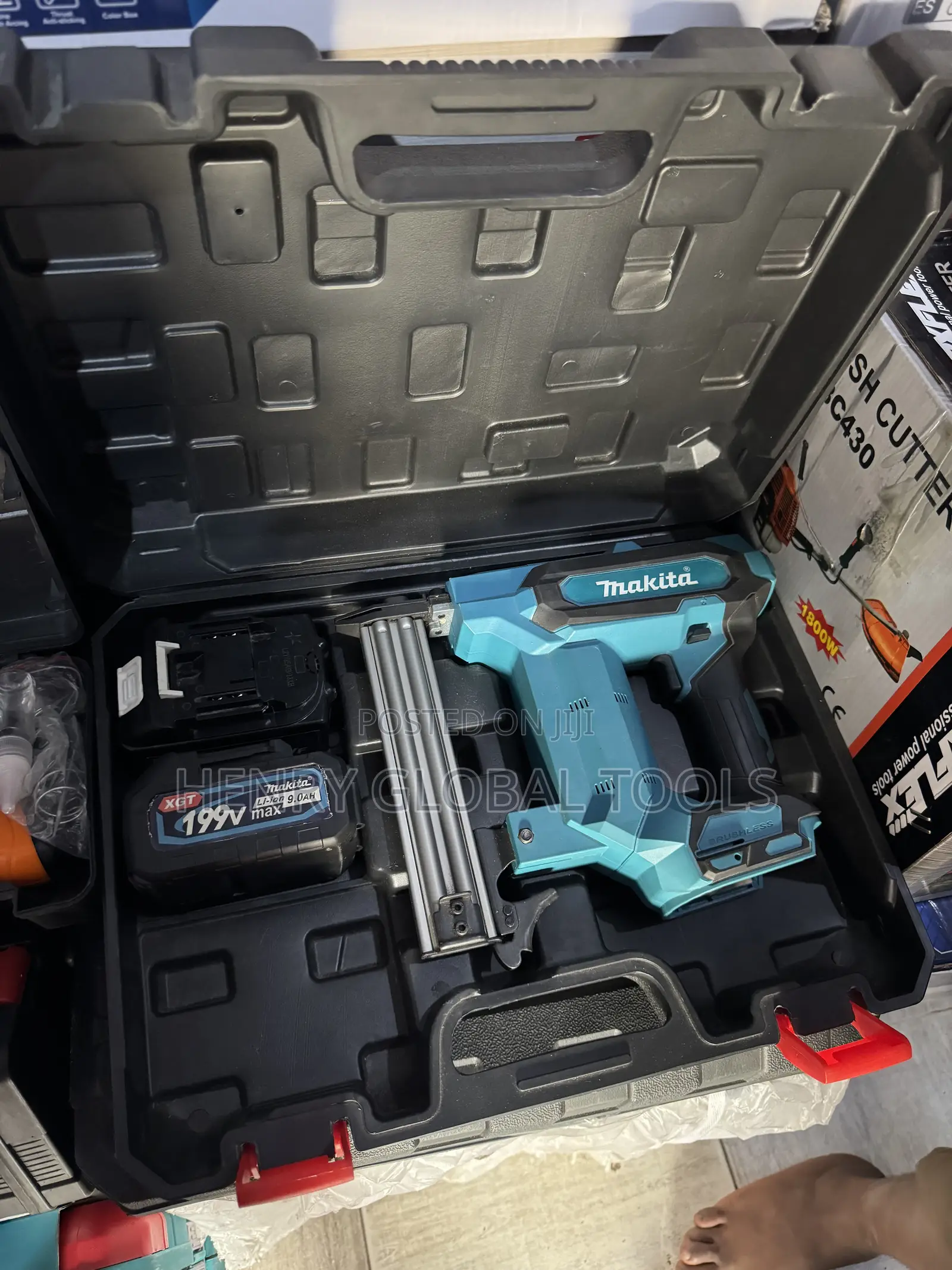 Makita 40V MAX XGT Brushless Cordless Brad Nailer – 18 Gauge