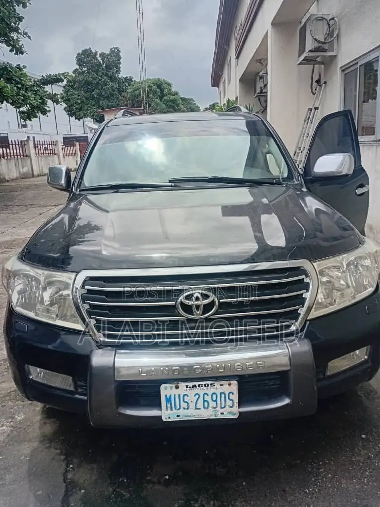 Toyota Land Cruiser 4.6 V8 GX 2010 Black