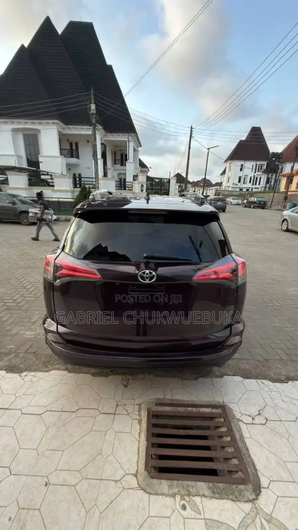 Toyota RAV4 LE 4dr SUV (2.5L 4cyl 6A) 2018 Burgundy
