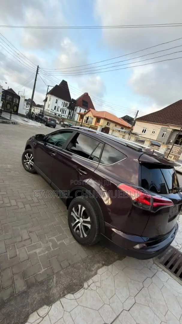 Toyota RAV4 LE 4dr SUV (2.5L 4cyl 6A) 2018 Burgundy