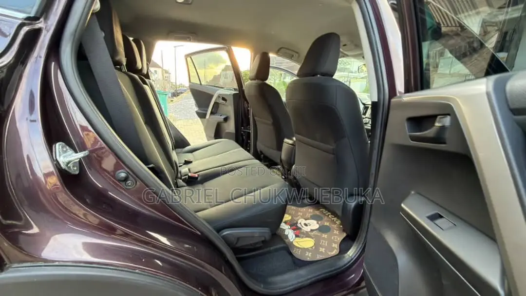 Toyota RAV4 LE 4dr SUV (2.5L 4cyl 6A) 2018 Burgundy