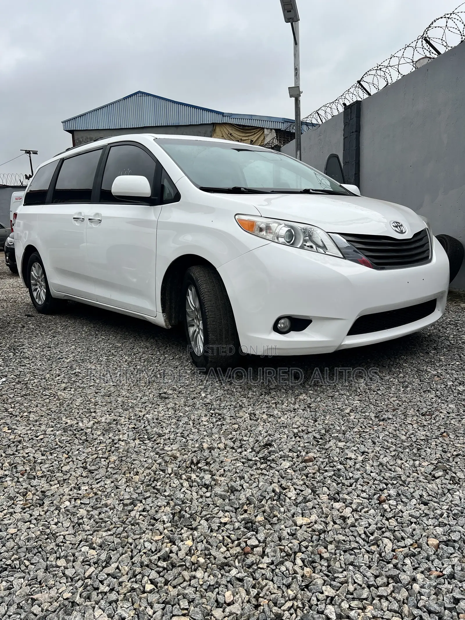 Toyota Sienna XLE 7 Passenger 2012 White