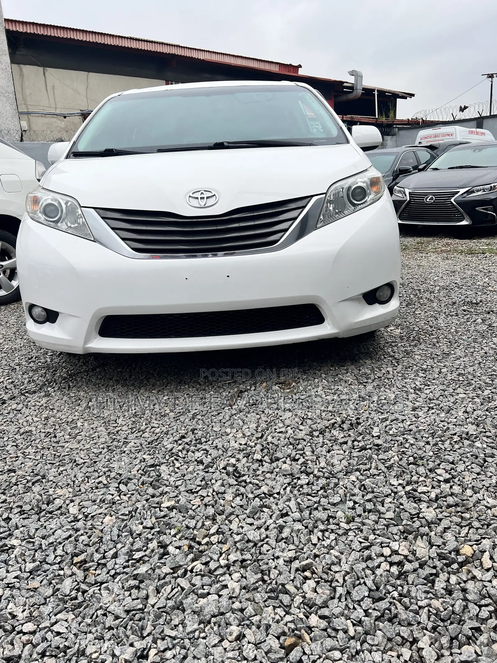 Toyota Sienna XLE 7 Passenger 2012 White