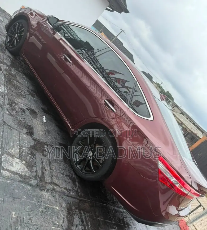 Toyota Avalon Limited (3.5L 6cyl 6A) 2018 Red
