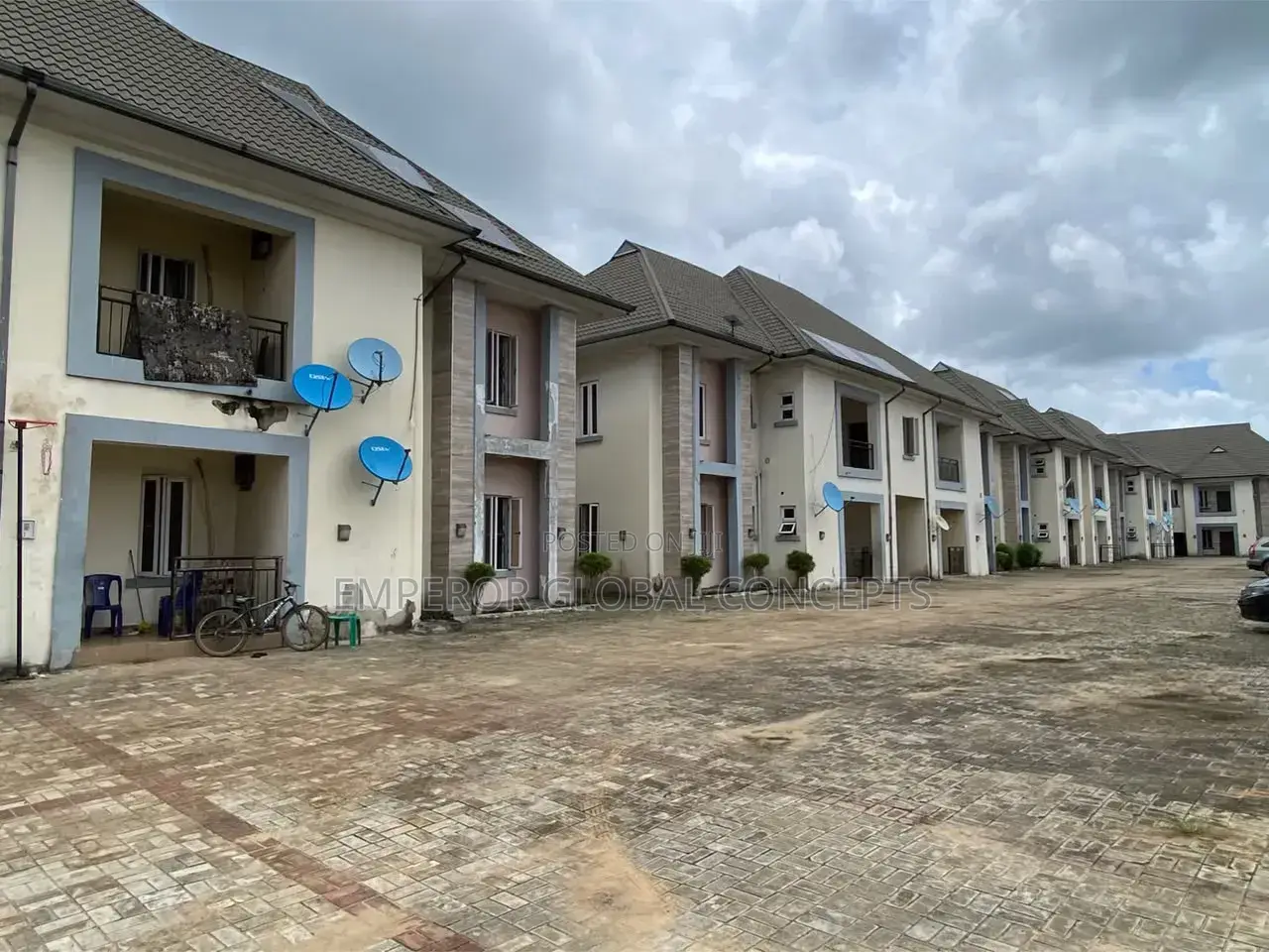 20bdrm Block of Flats in Pristine Estate, Obio-Akpor for sale