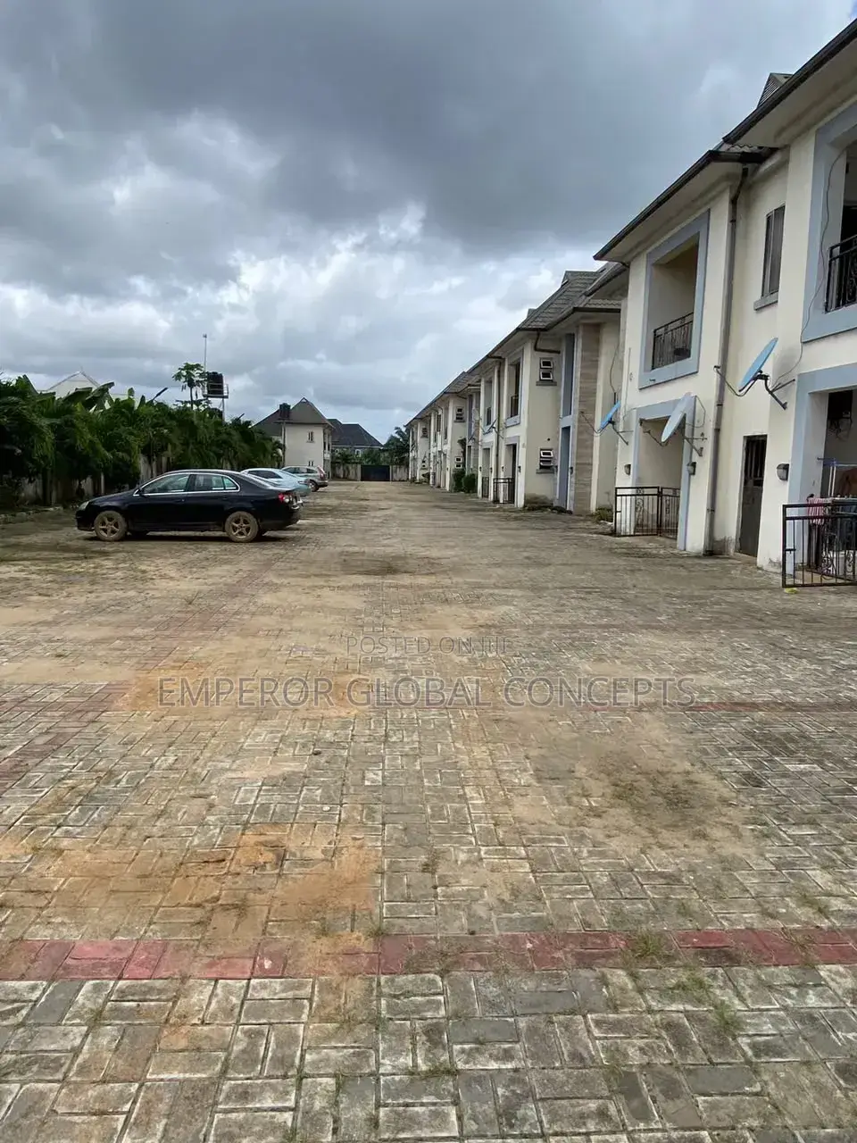 20bdrm Block of Flats in Pristine Estate, Obio-Akpor for sale
