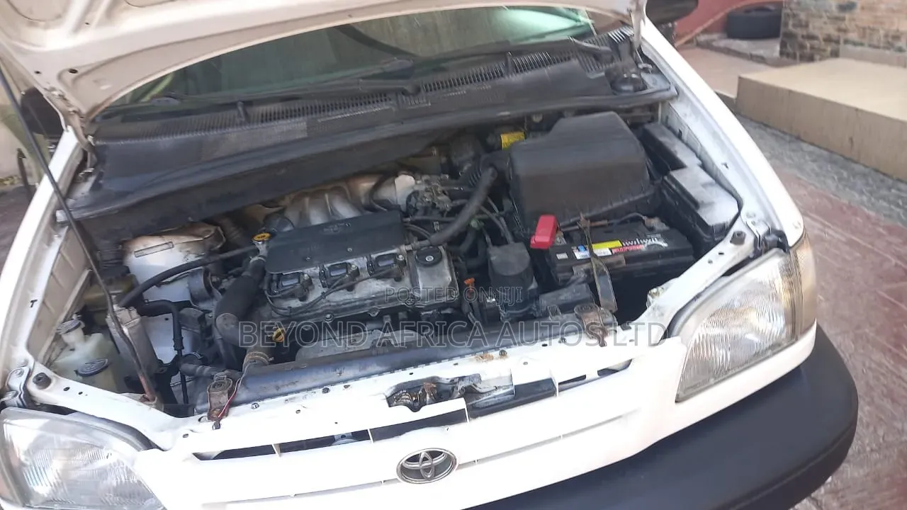 Toyota Sienna 2000 White