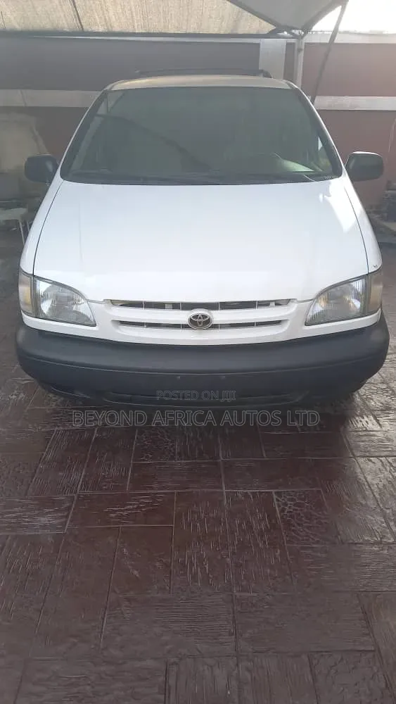 Toyota Sienna 2000 White