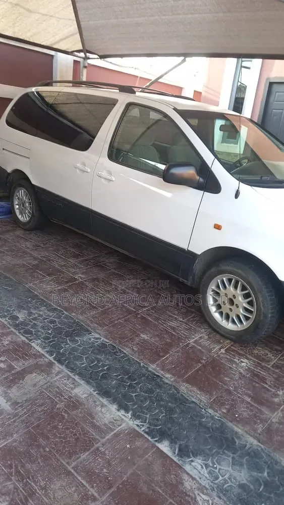 Toyota Sienna 2000 White