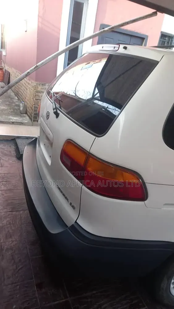 Toyota Sienna 2000 White