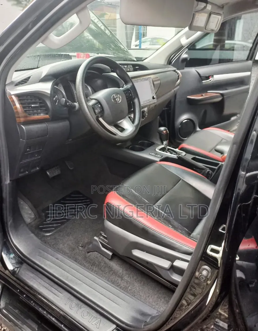 Toyota Hilux 2022 Black