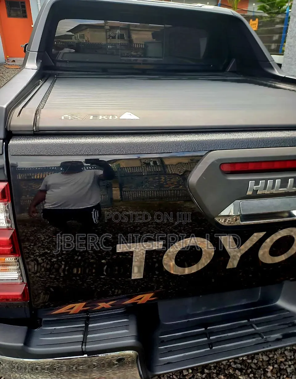 Toyota Hilux 2022 Black