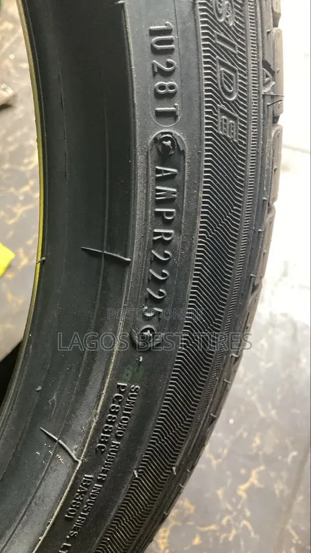 Dunlop 245/40r19 98W Extra Load Tyre – Excellent Tread Condition