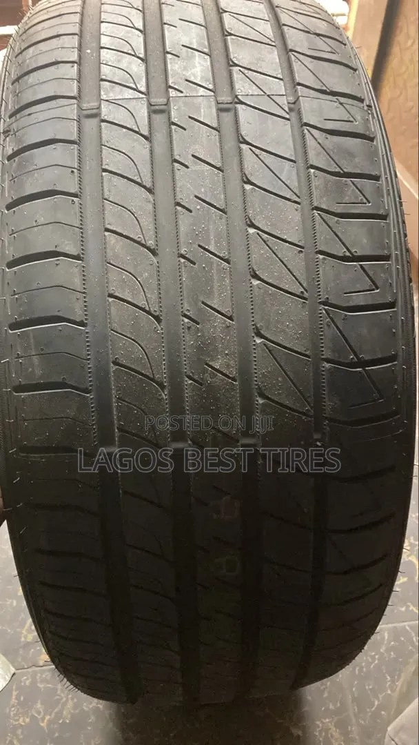 Dunlop 245/40r19 98W Extra Load Tyre – Excellent Tread Condition