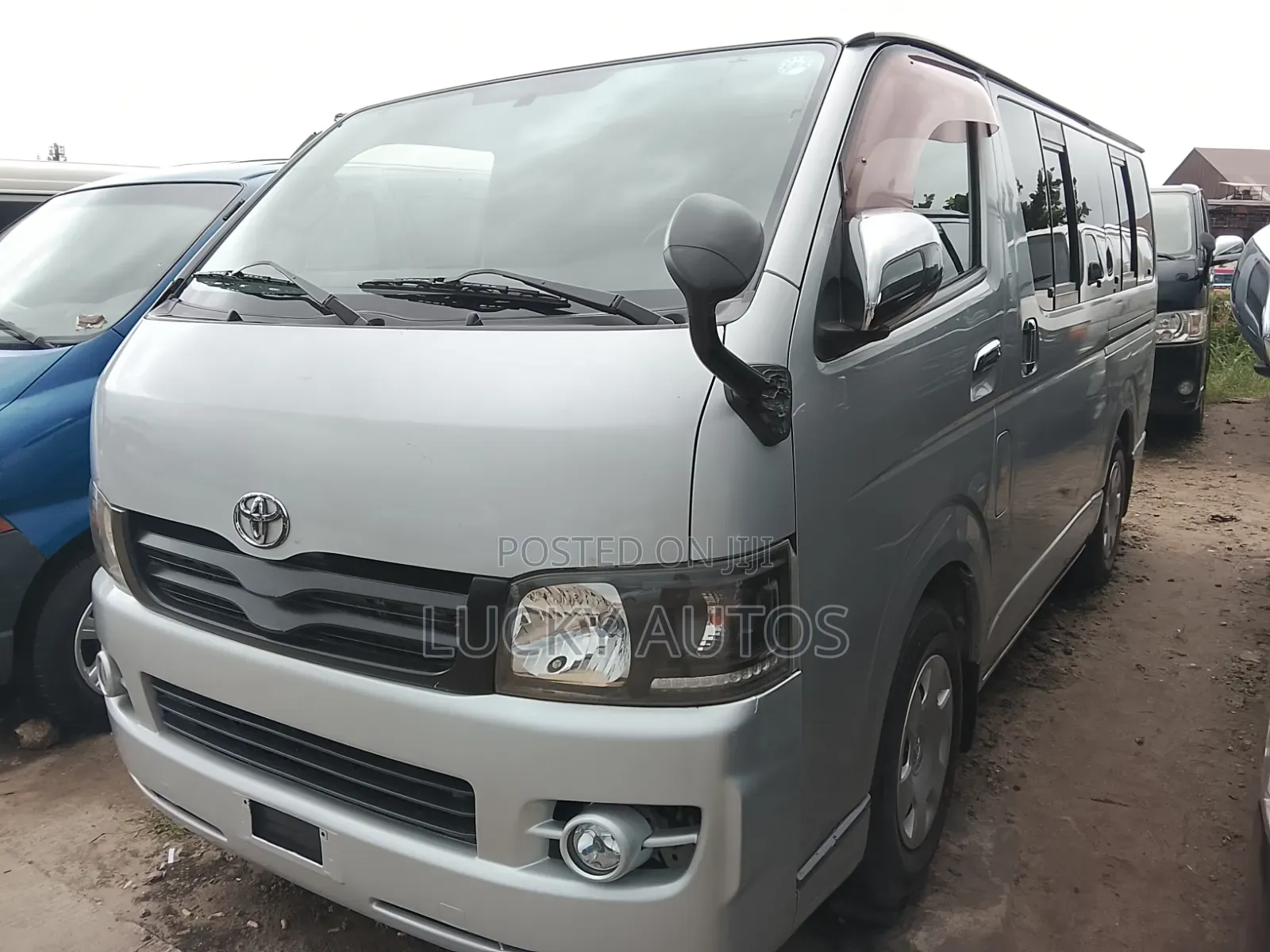 Toyota HiAce 2013 Silver