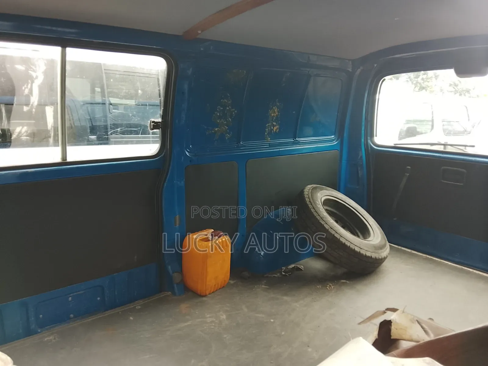 Toyota HiAce 2005 Blue