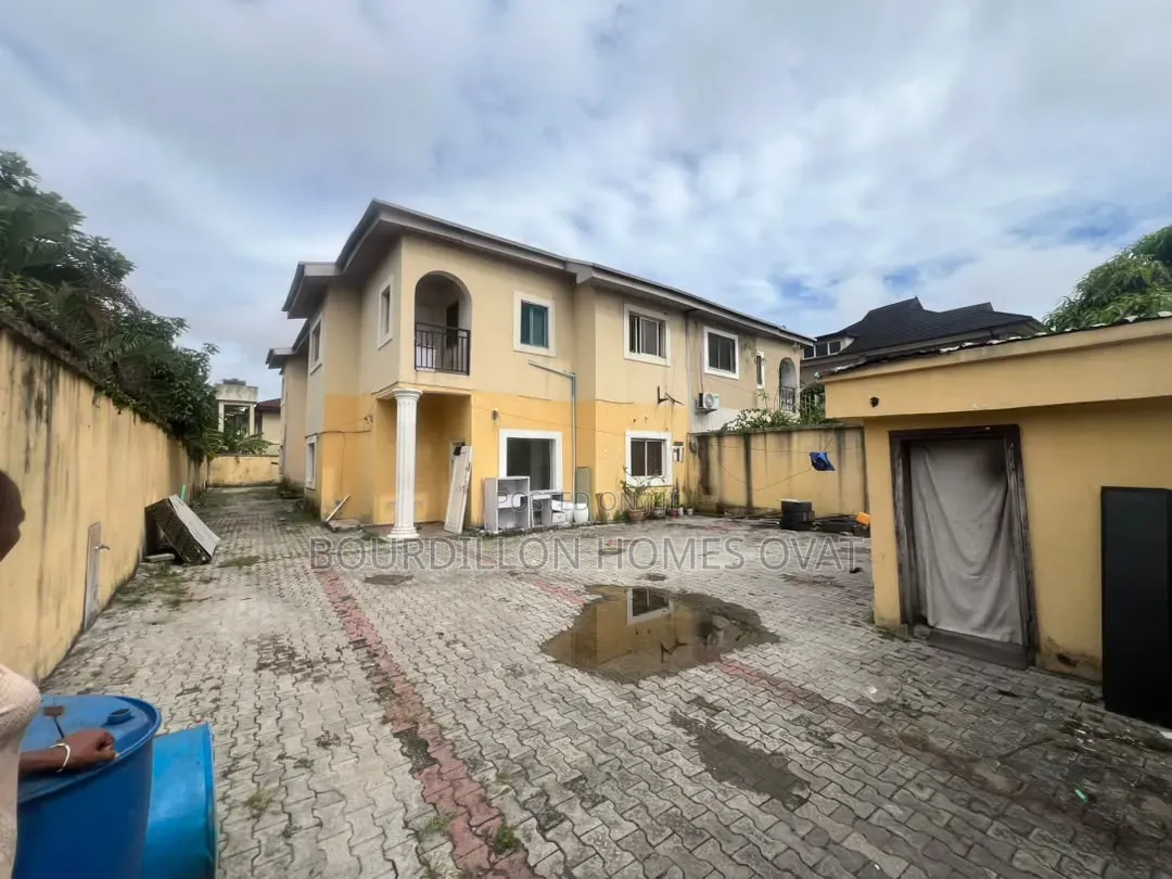 4bdrm Duplex in Lekki Phase 1 for rent