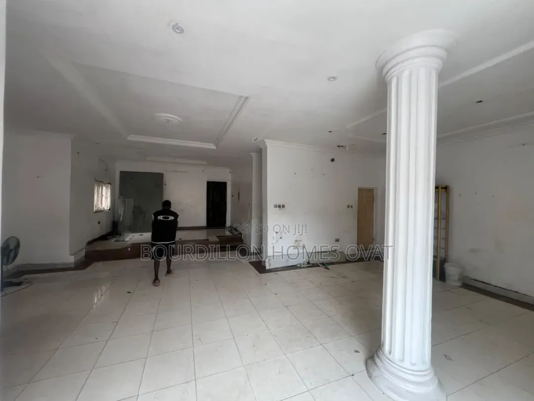 4bdrm Duplex in Lekki Phase 1 for rent