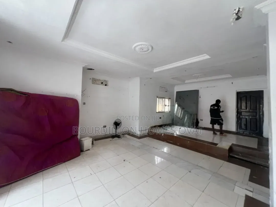 4bdrm Duplex in Lekki Phase 1 for rent
