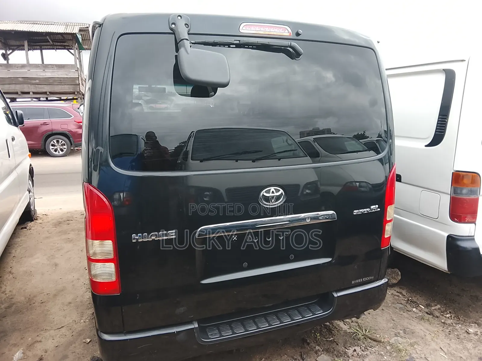 Toyota HiAce 2013 Black