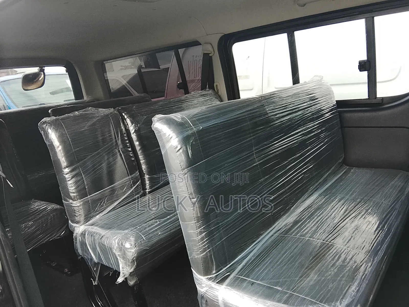 Toyota HiAce 2013 Black