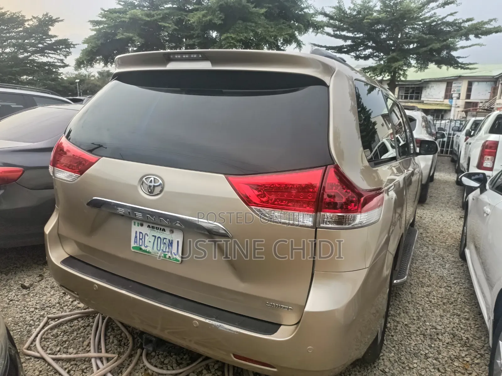 Toyota Sienna 2011 Gold