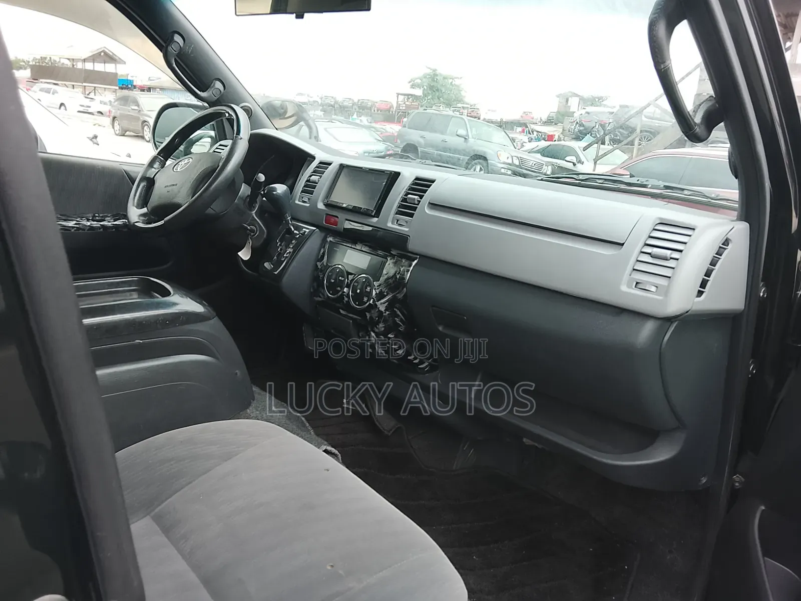 Toyota HiAce 2013 Black