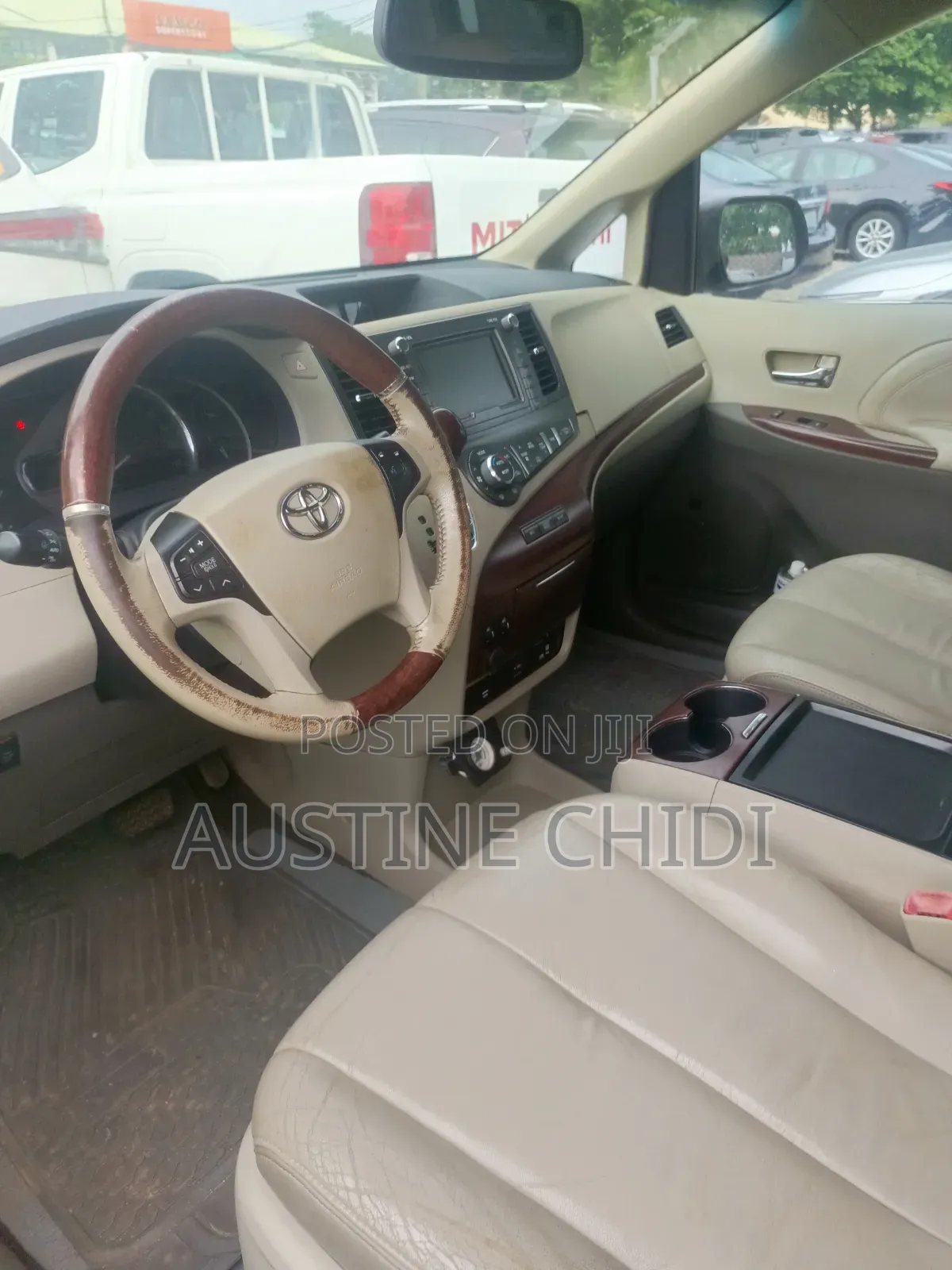 Toyota Sienna 2011 Gold