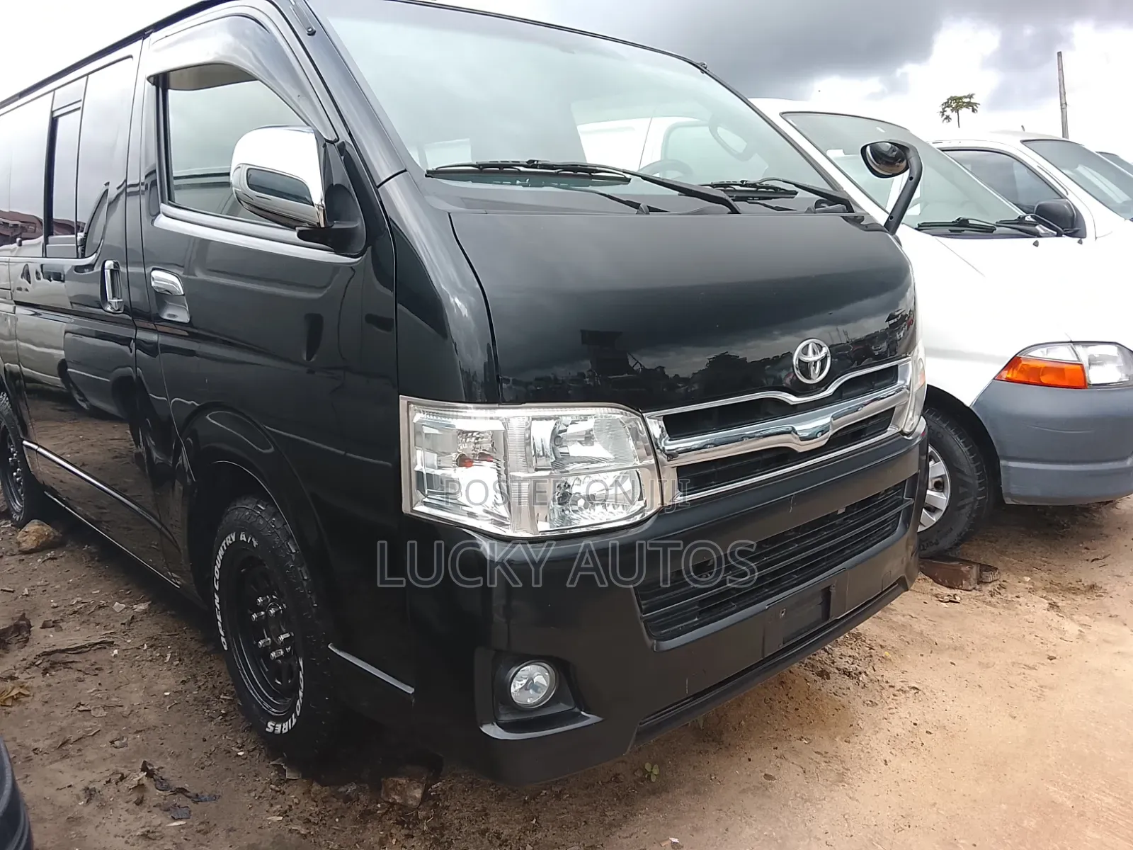 Toyota HiAce 2013 Black