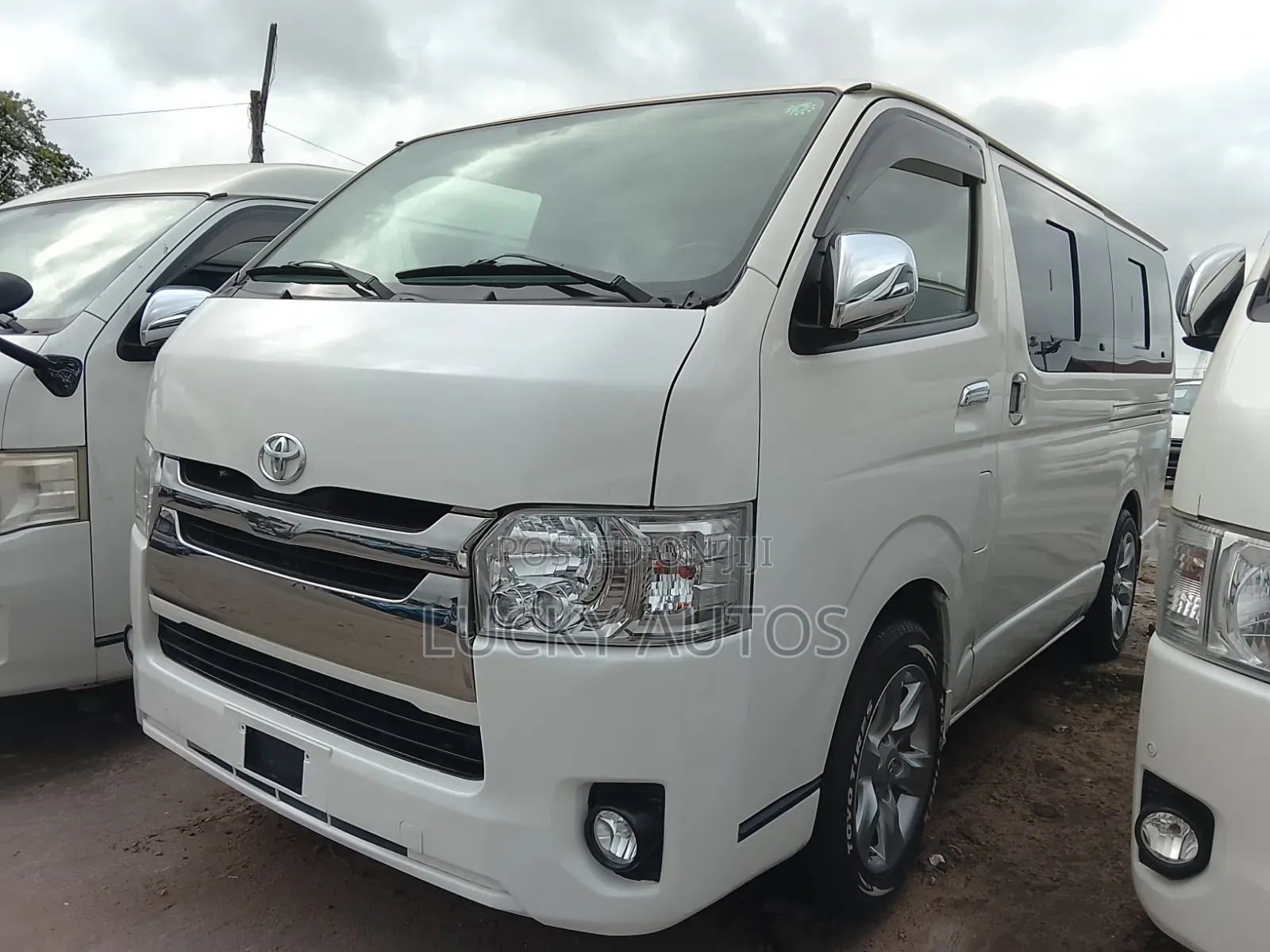 Toyota HiAce 2013 White
